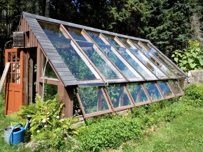 Passive solar greenhouse